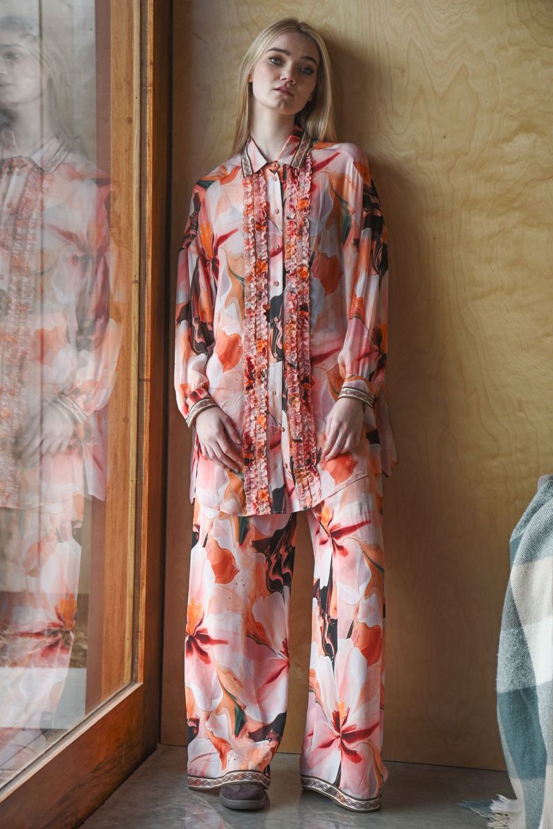 									SHADOW FRILL TOP
								, 			TAKE YOUR LEAD PANT
			