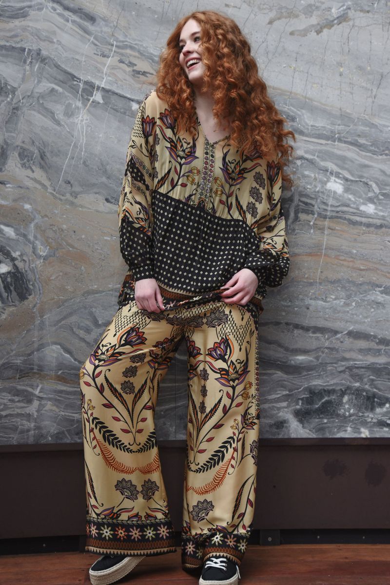 									FIRED UP TOP
								, 			STRETCH A LEG PANT
			