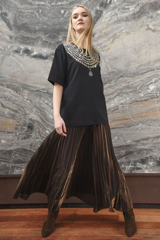 									DAZZLING DREAM TOP
								, 			FOREVER LONG SKIRT
			