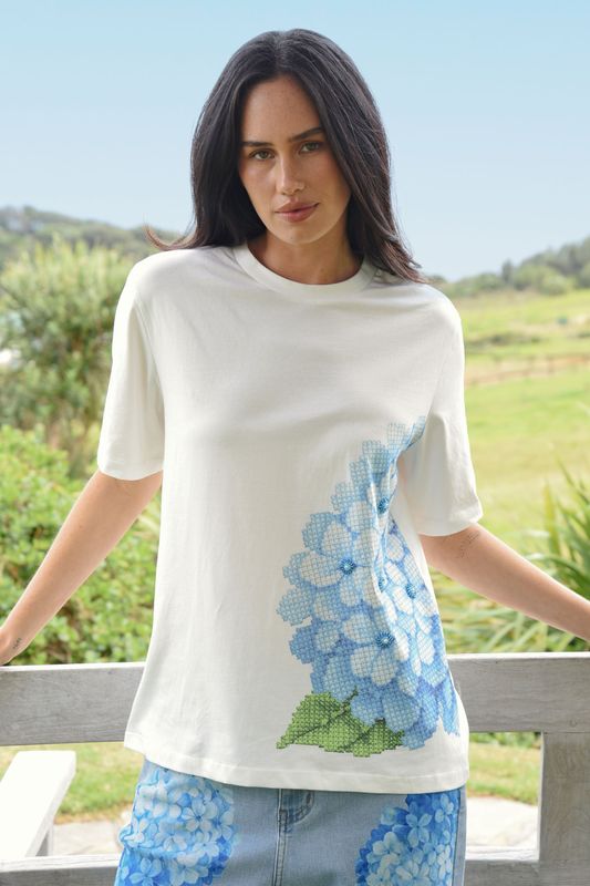 									THE HYDRANGEA LIFE T-SHIRT
			