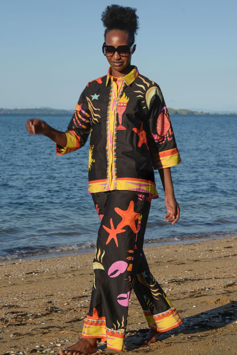 UNDER THE SUN SHIRT
								, 			STRETCH A LEG PANT