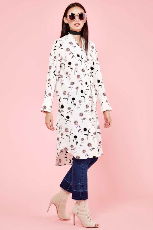 EYE CANDY SUNGLASSES
								, 			BUTTON IT SHIRT
								, 			FLOWER POWER JEAN