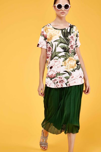 ON POINT SUNGLASSES
								, 			PRINT TEE WOMAN TOP
								, 			REVENGE IS PLEAT SKIRT