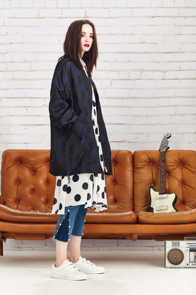 OUT OF DOTTY JACKET
								, 			BORDER LINE DRESS
								, 			MOTHER OF PEARL JEANS