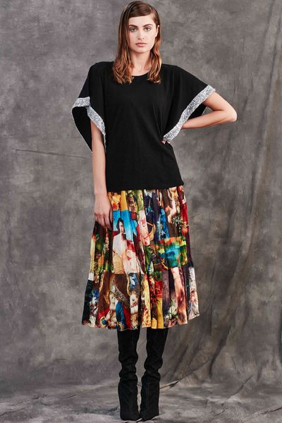 SHINE ON TOP
								, 			SKIRT OF ART SKIRT