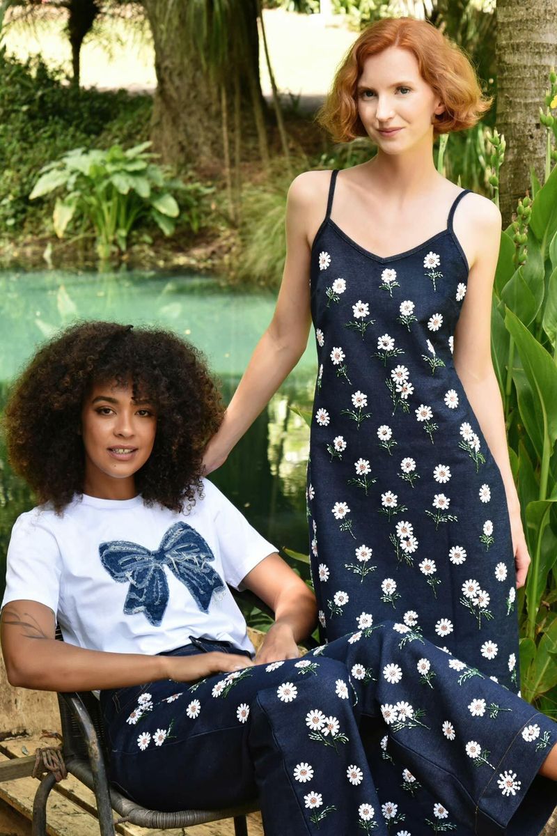 ALL THE SINGLE DAISIES DRESS
								, 			SIMPLY BOWTIFUL T-SHIRT