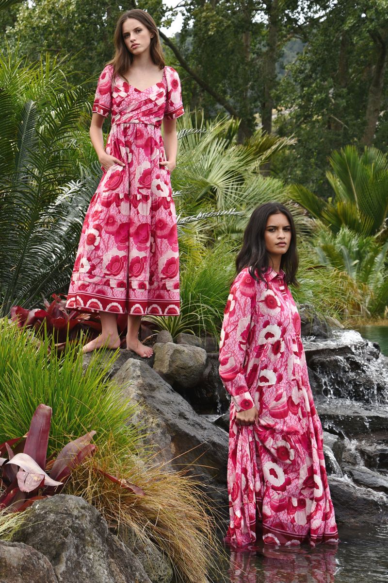 									GO WITH THE FLO-RAL Dress
								, 			SUN & THE SWOON Dress
			