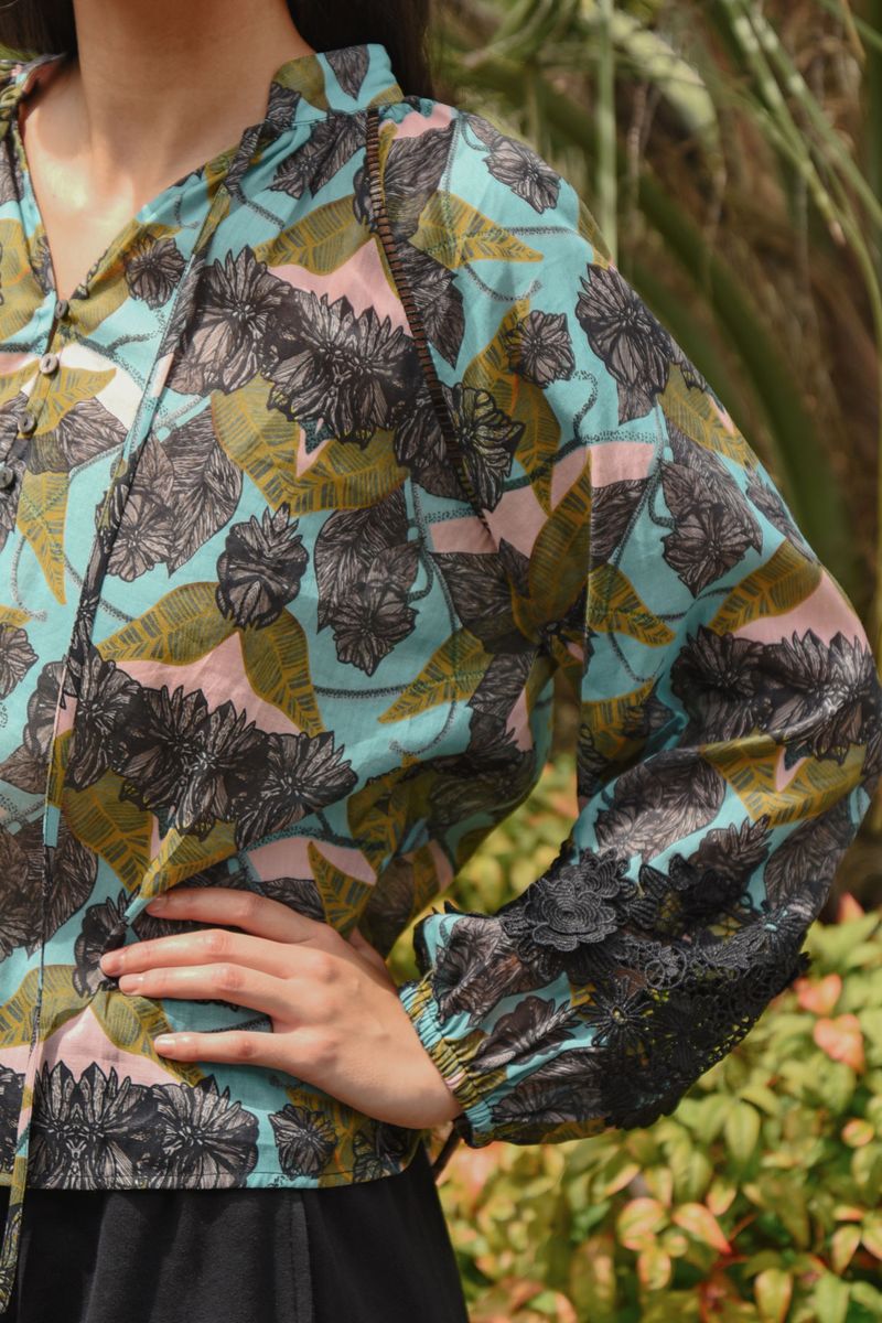 									LACE TO THE TOP BLOUSE
			