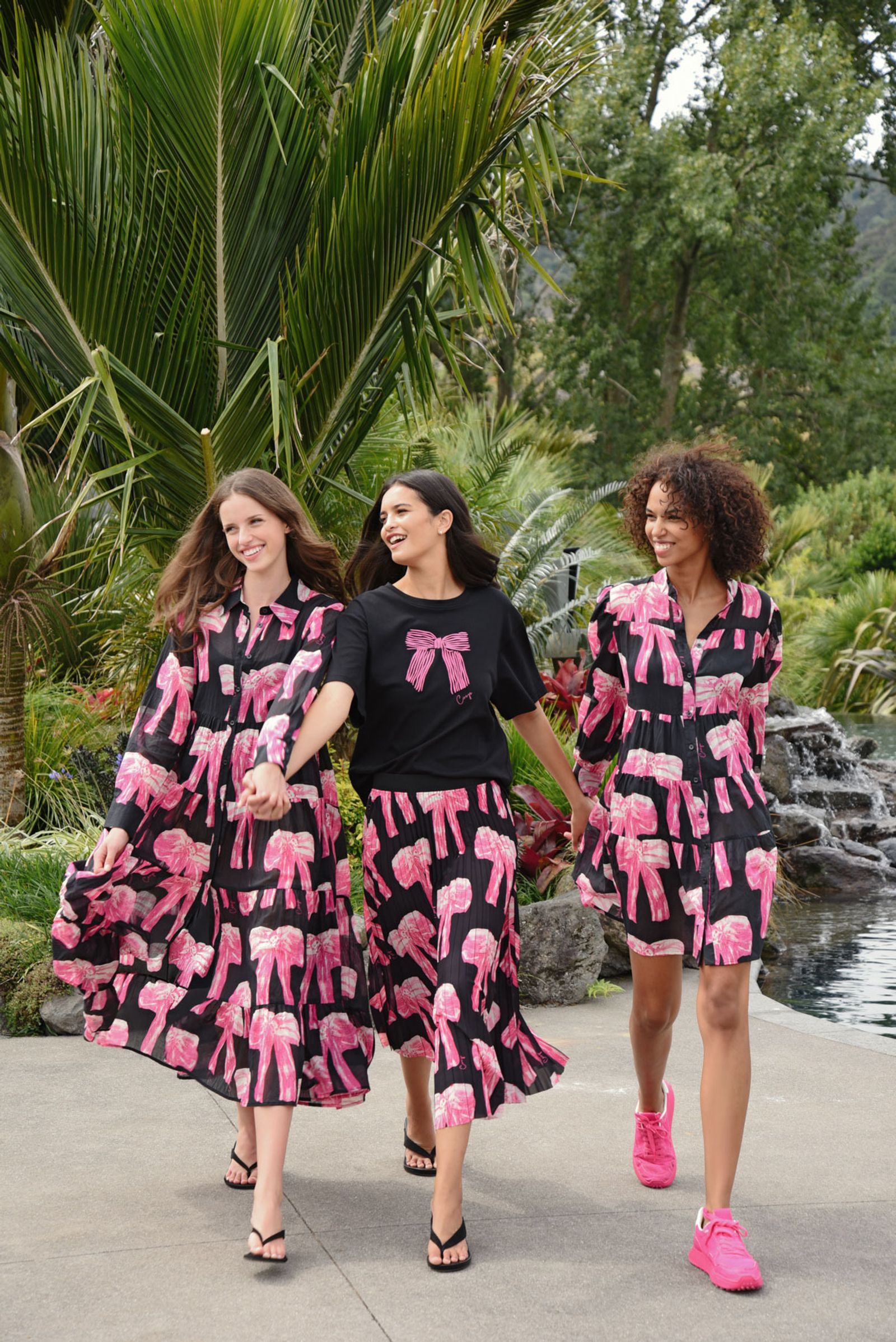 									SUN & THE SWOON DRESS
								, 			TIER-RIFIC DRESS
								, 			BOWMANCE SHIRT
								, 			CROWD PLEATER SKIRT
								, 			GOTTA BOW T-SHIRT
			