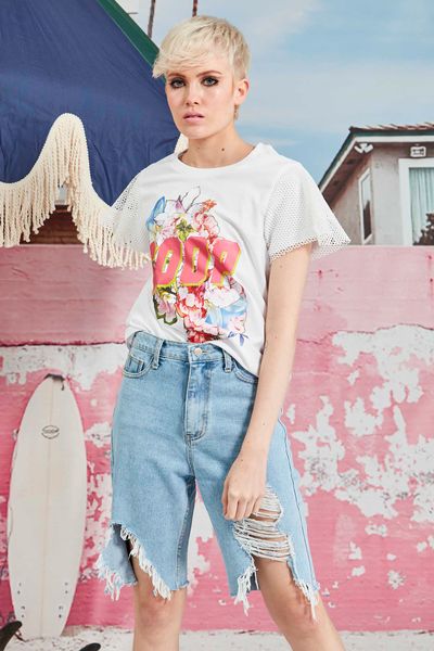 FLOWER SPRAY T-SHIRT
								, 			SHORT CUTS SHORTS