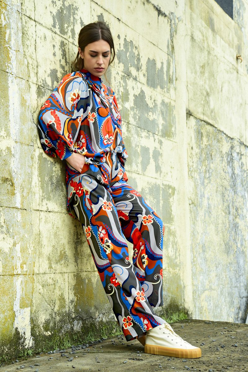 GOT TO VEE THERE BLOUSE
								, 			STEP BACK IN TIME TROUSER