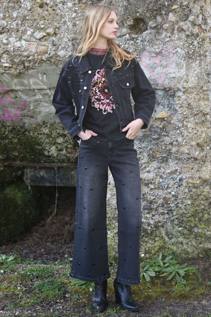 									FLEUR-TASTIC T-SHIRT
								, 			HEART & SOUL JACKET
								, 			HEARTBREAKER JEAN
			