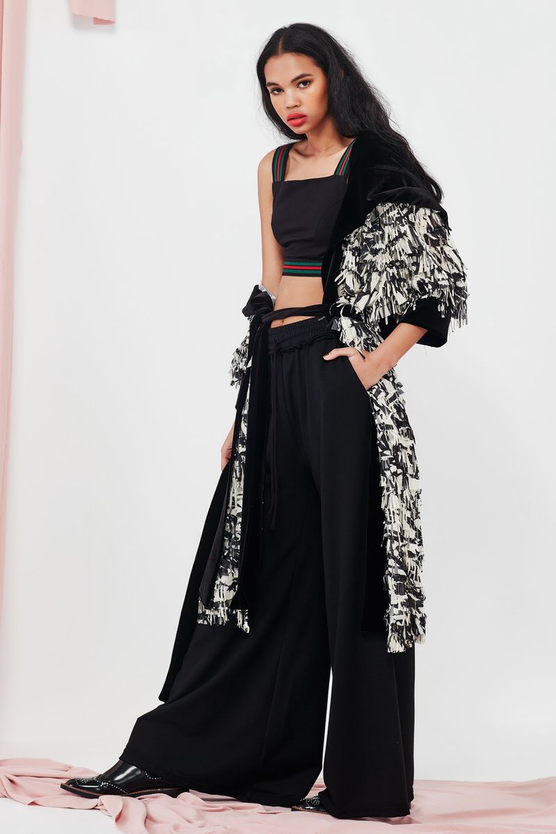 SO BRA SO GOOD TOP
								, 			KIM K NO KIMONO
								, 			DEPARTURE LOUNGE PANTS