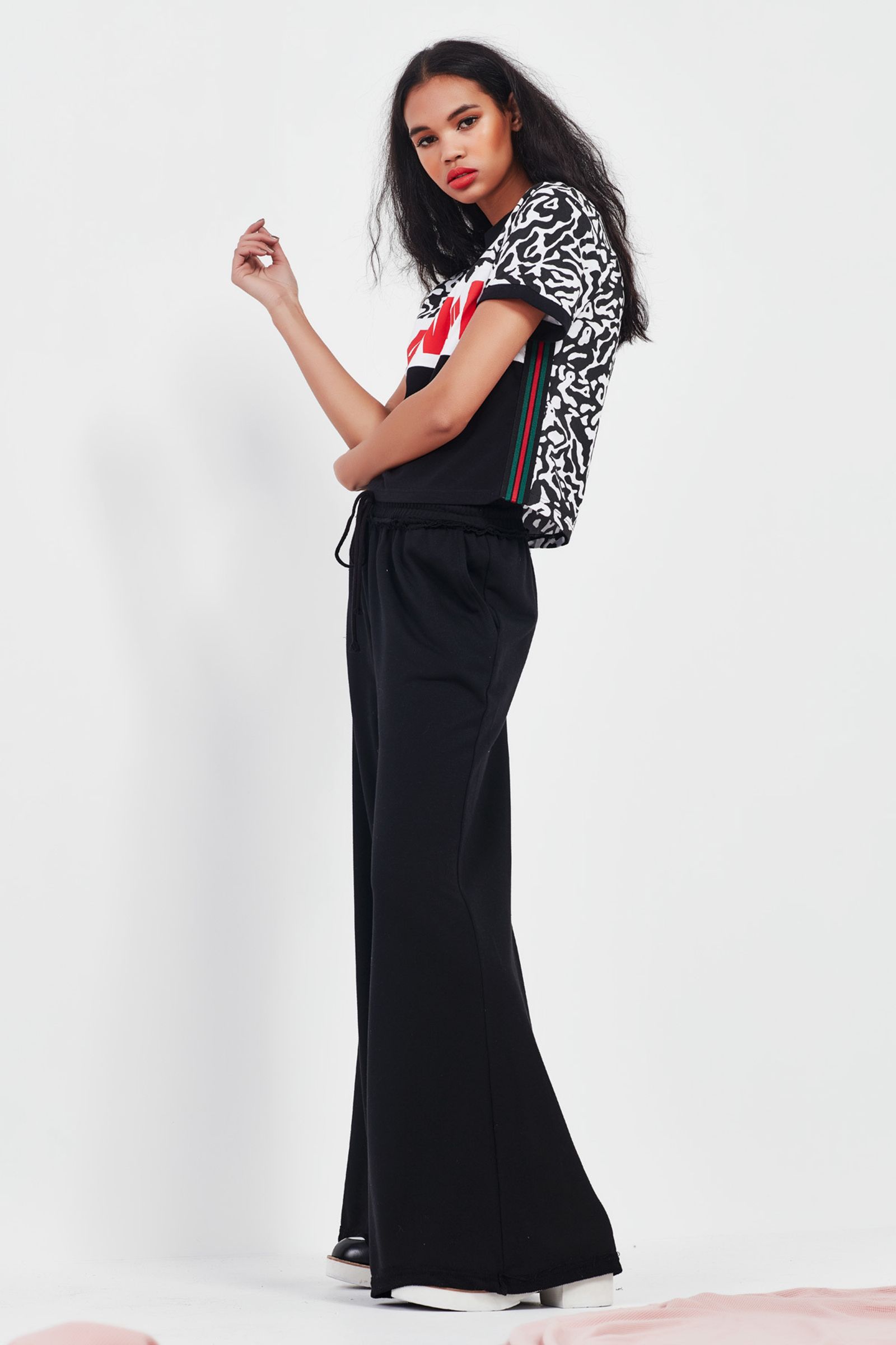 TO A TEE TOP
								, 			DEPARTURE LOUNGE PANTS