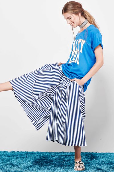 SALTY CHIC T-SHIRT
								, 			CULOTTE GOING ON PANT