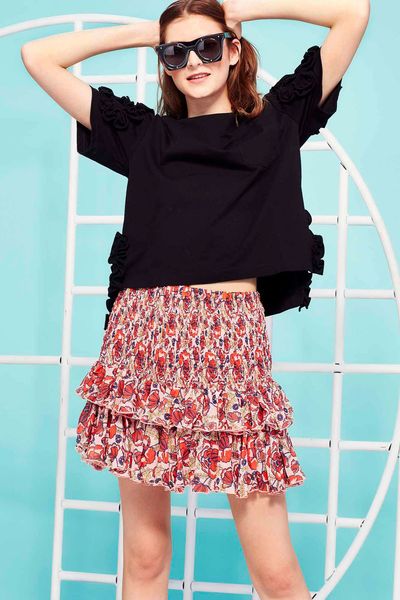 GOODY-TU-TU'S SKIRT
								, 			HIP TO BE SQUARE SUNGLASSES
								, 			CURLY WURLY TOP