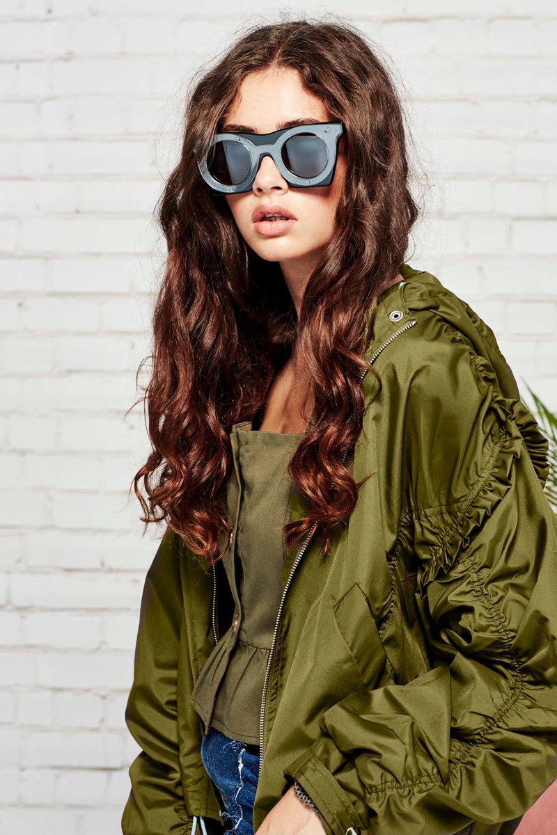 SARAH JESSICA PARKA JACKET
								, 			HIP TO BE SQUARE SUNGLASSES
								, 			CROP OF THE POPS TOP