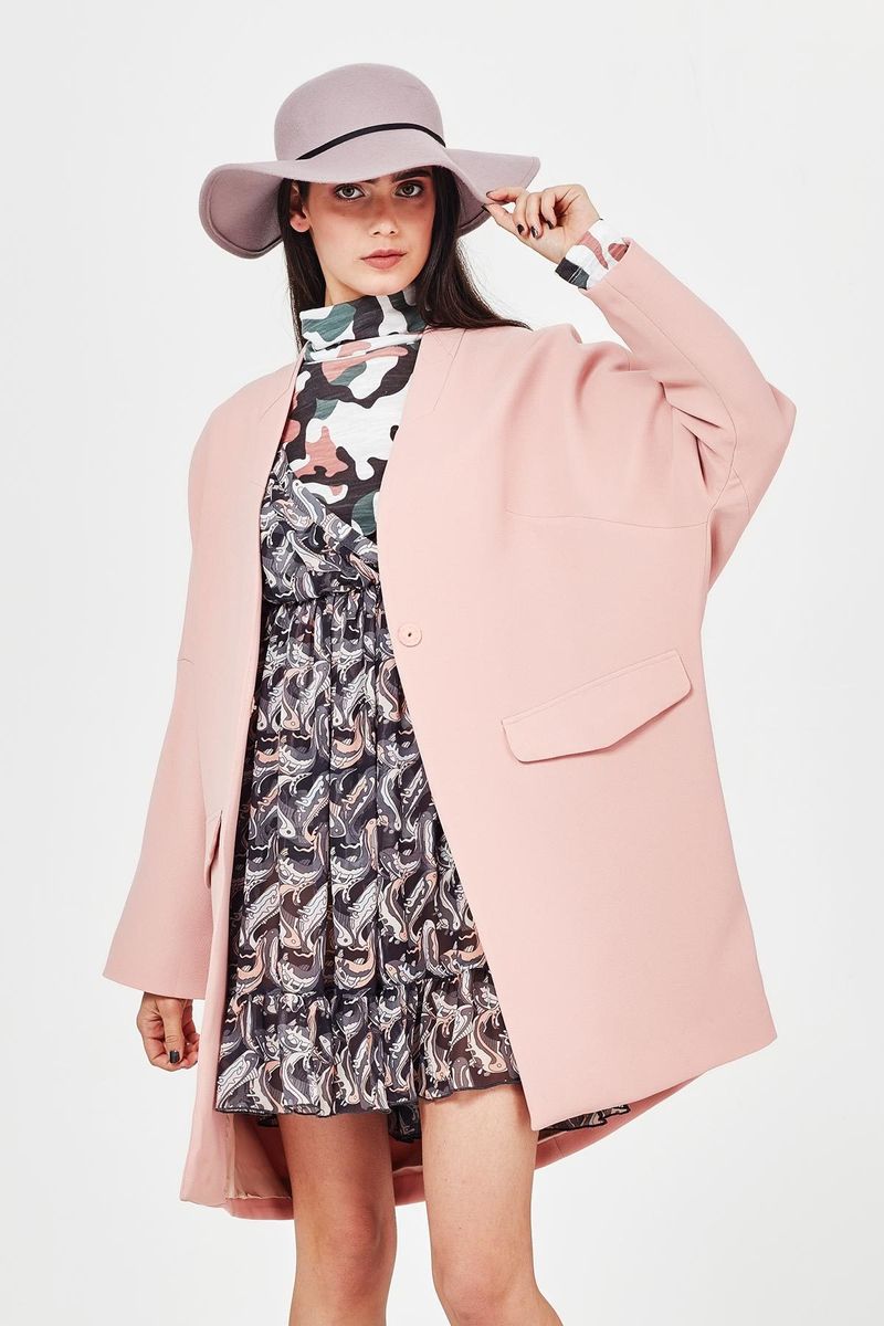 MAKE ME BLUSH 'ROW YOUR COAT' COAT
								, 			LESS IS WAR 'KAMO KARDASHIAN' TOP
								, 			FISH & FLIPS 'CATCH OF THE DAY' DRESS