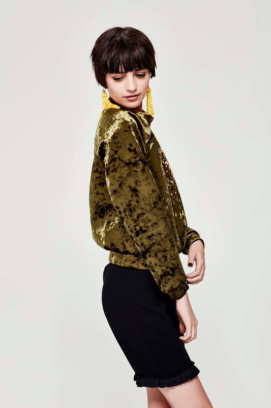 VELVET CAKE 'OVER THE TOP' TOP
								, 			AMUSEMENT DARK - FRILL JOY