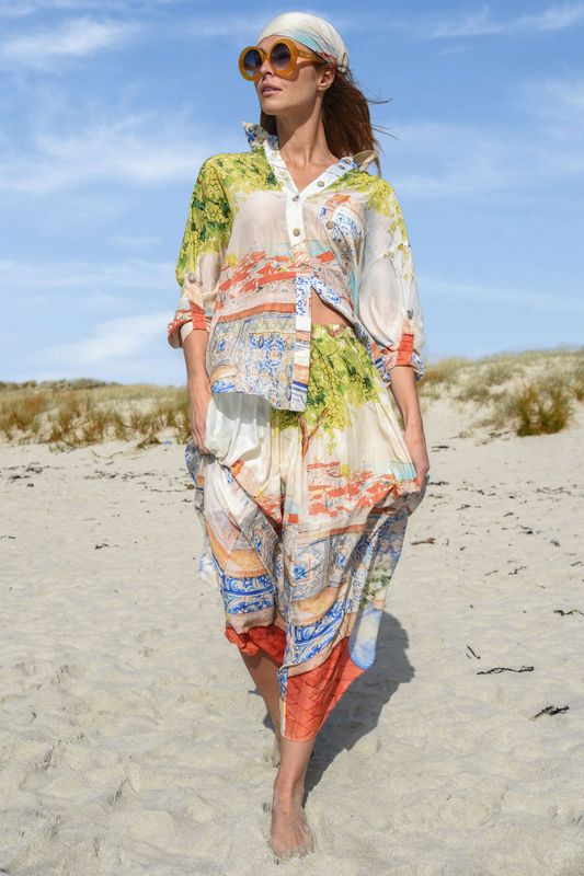 									ROUND THE TWIST SHIRT
								, 			FORWARD MOTION SKIRT
			
