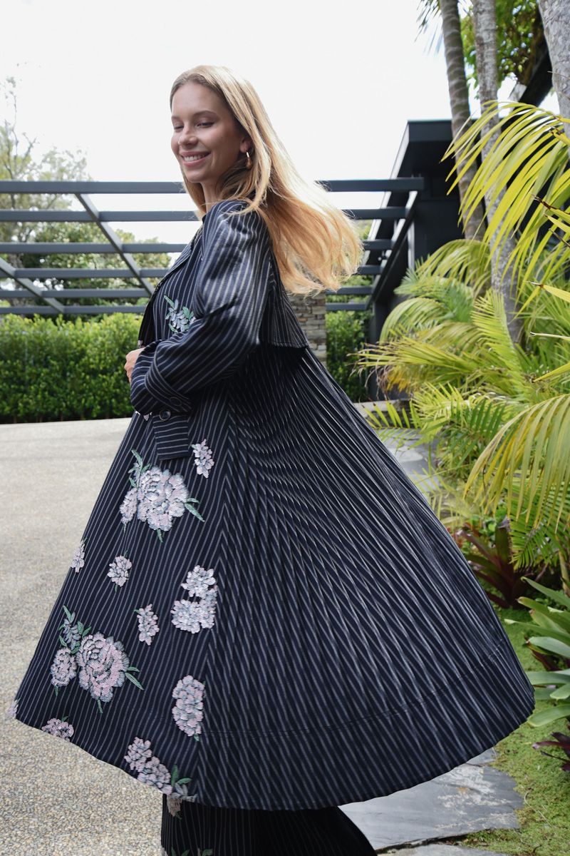 									PLEATING WEATHER COAT
			