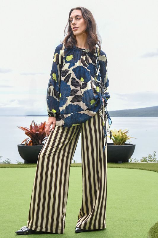 									THE PERSONAL TOUCH TOP
								, 			SEVILLE STROLLS PANT
			