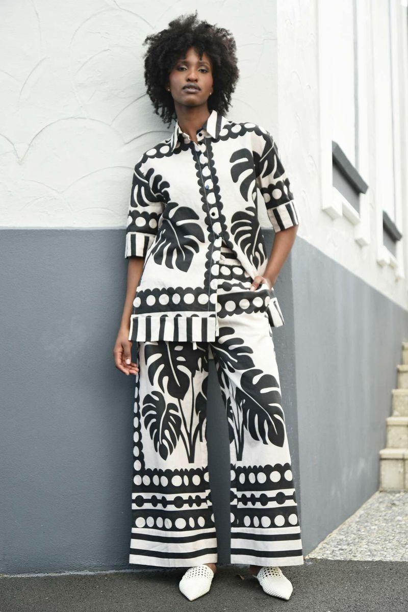 SEVILLE STROLLS PANT
								, 			IN THE KNOW TOP