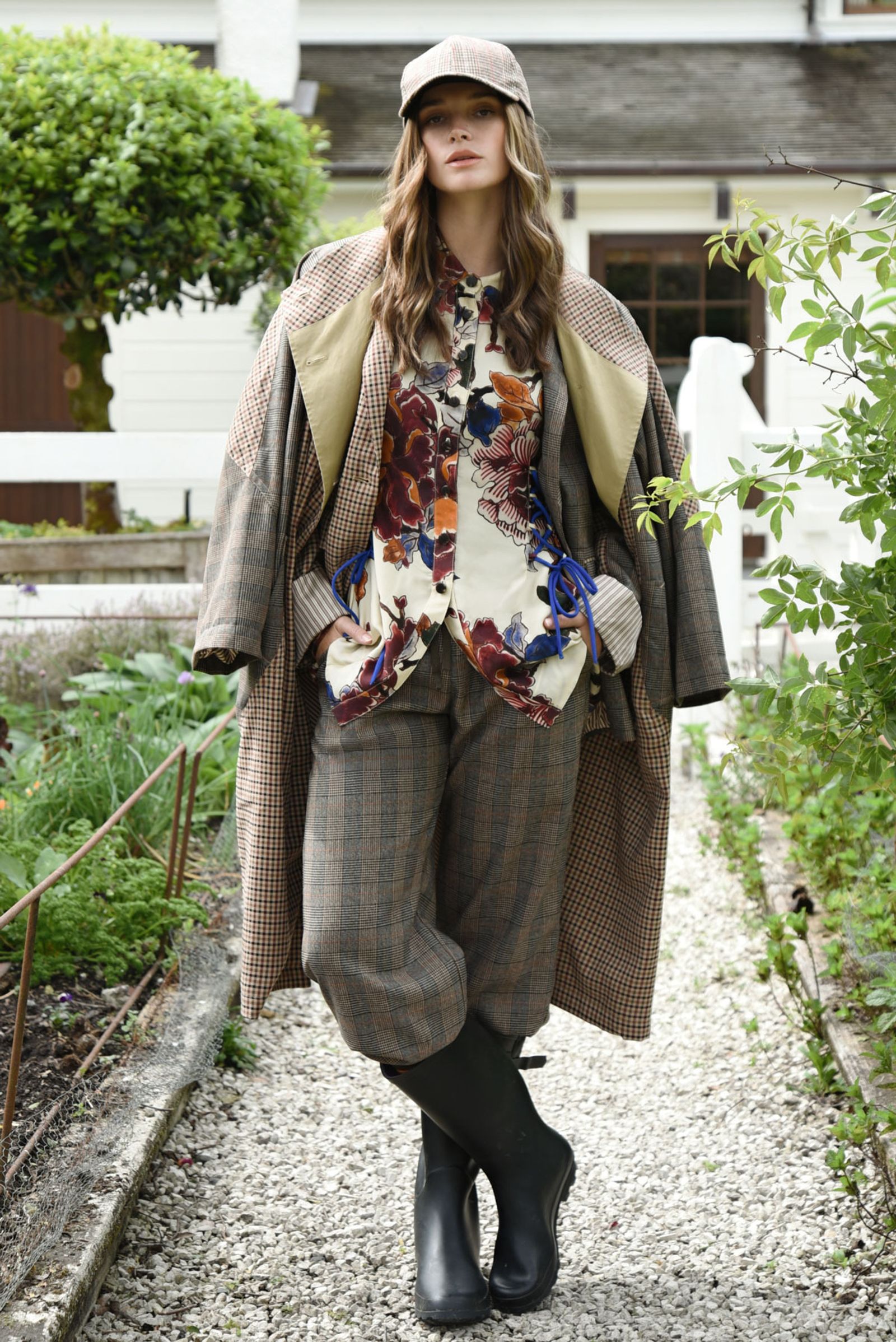 									SPLICE OF HEAVEN COAT
								, 			OFF TRACK PANT
								, 			CAP IT ALL OFF CAP
			