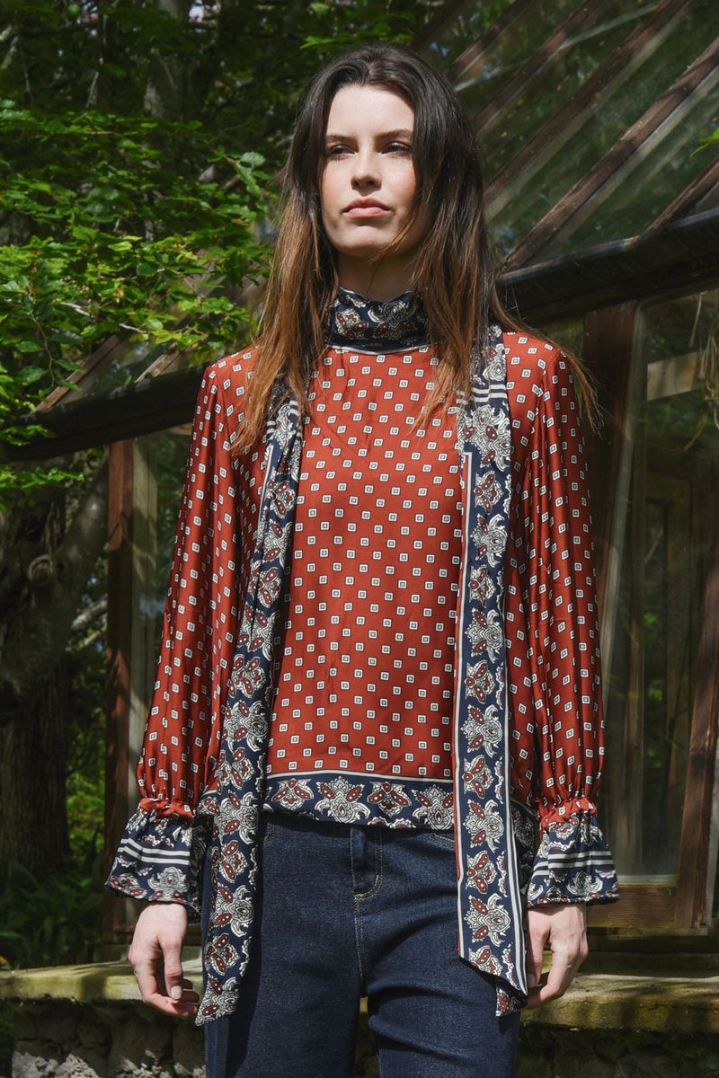 									A VINTAGE TOP TOP
			