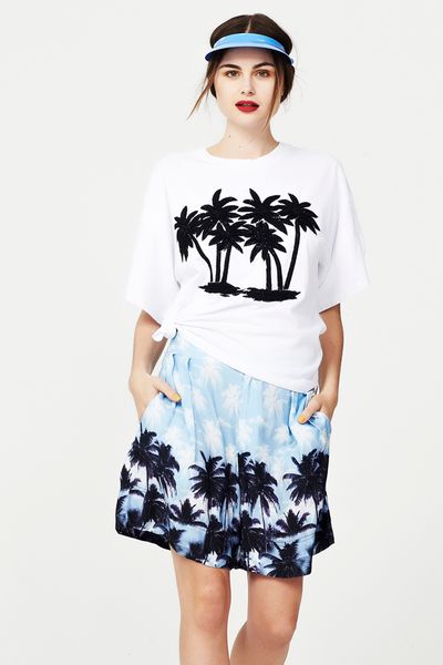 CLUSTER PALM 'LONG ISLAND ICED TEE' TOP
								, 			BEACHED BLONDE 'SHORT REPORTER' SHORT