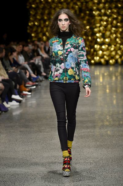 MONET 'MAID OF BOMBER' JACKET
								, 			SPIRIT 'NECK MINUTE' TOP
								, 			MUSE 'AT EASE' PANT