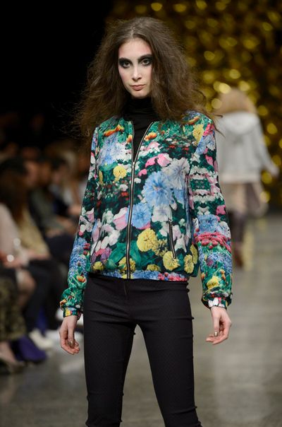 MONET 'MAID OF BOMBER' JACKET
								, 			SPIRIT 'NECK MINUTE' TOP
								, 			MUSE 'AT EASE' PANT