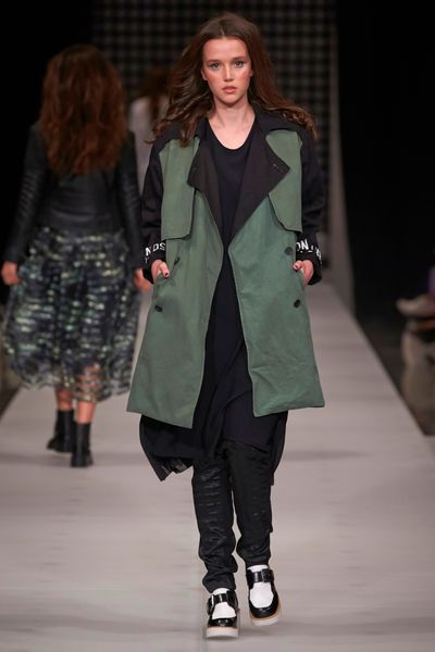 TRENCH ZONE 'THE LAYERS CLUB' COAT
								, 			LATE AT THE TATE 'MOMA' DRESS
								, 			SHOW PIECE PANTS