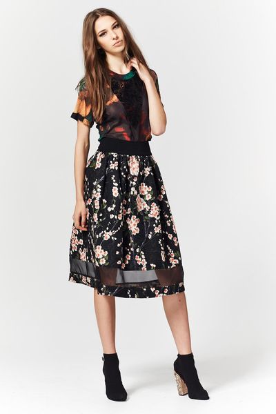 SHADOWTIME 'FRIENDS IN HIGH PLACES' TOP
								, 			CHERRY BLOSSOM 'NENAH CHERRY' SKIRT