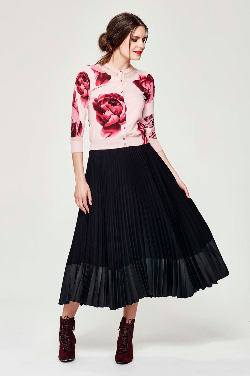 WINTER'S PERFUME 'FLOWER-GLASS FIGURE' TOP
								, 			ICE RINK 'YOU COM-PLEAT ME' SKIRT