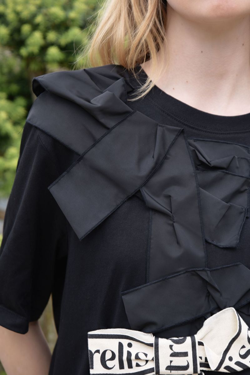 									PRESENT DREAMS T-SHIRT
			