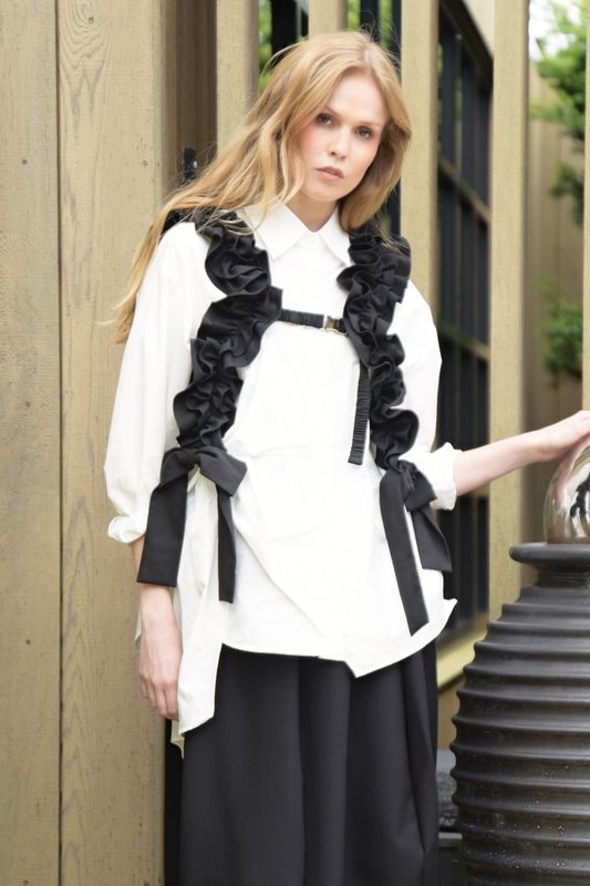 									KNOT MY CUP OF TEA SHIRT
								, 			RUFFLE CROSS OVERPIECE
			