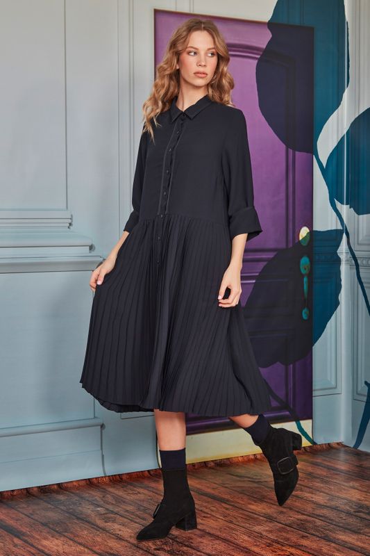 PLEAT & THREE VREG DRESS