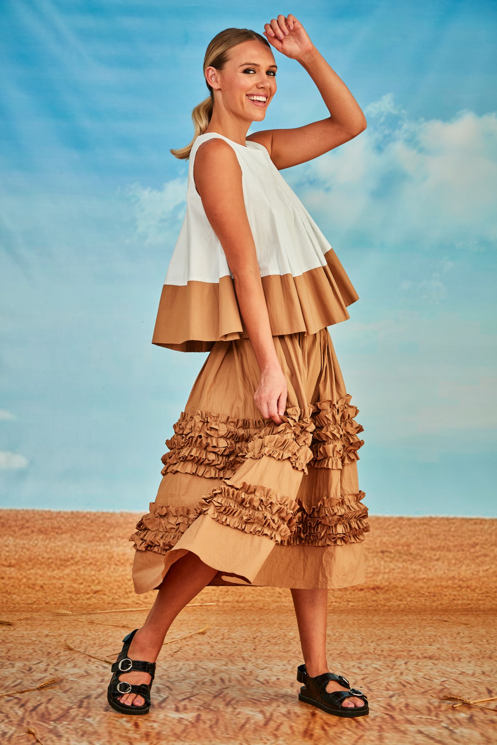 DOUBLE SCOOP TOP
								, 			FRILL DON'T CARE SKIRT