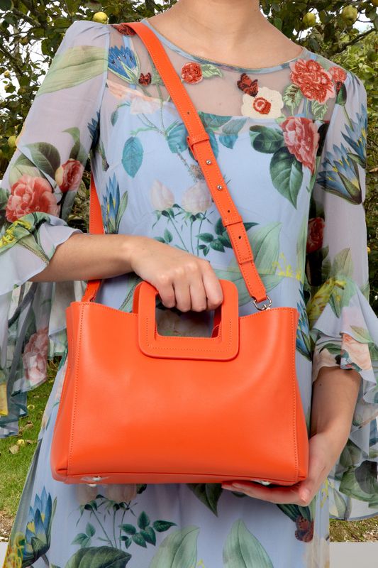 									CAN'T HANDLE ME TOTE
			