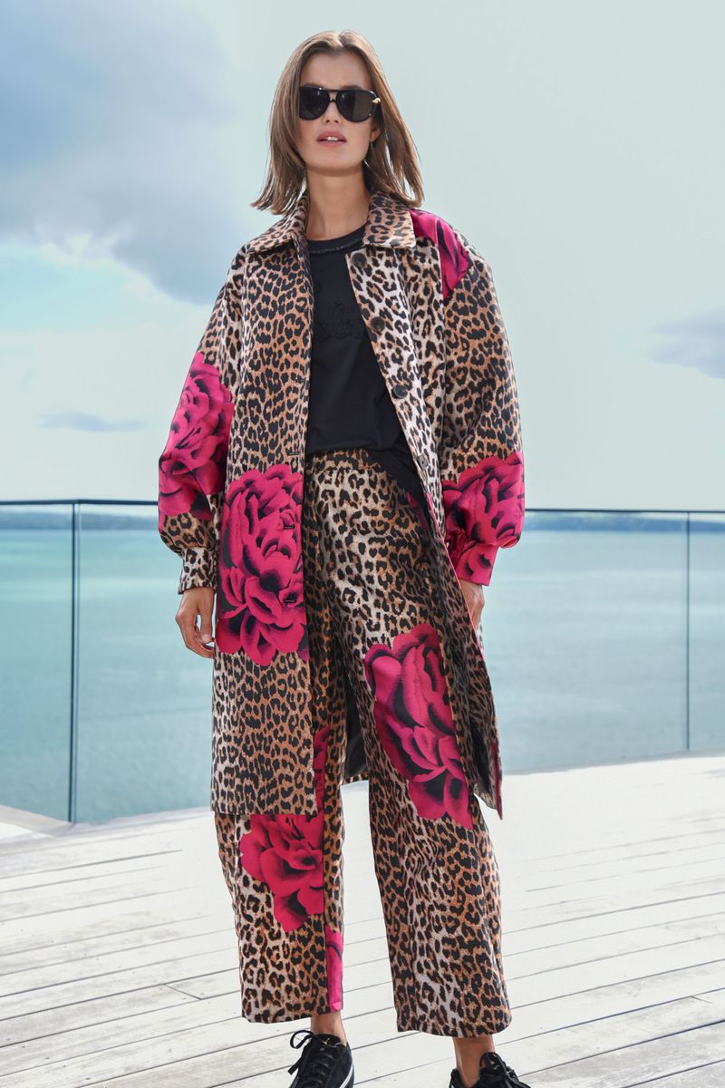 									STAND OUT TROUSER
								, 			BOLDLY YOU COAT
			