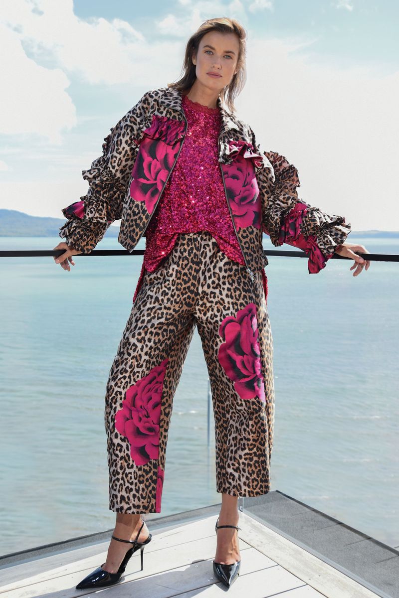 									SPARKLE LIKE YOU MEAN IT T-SHIRT
								, 			WHAT FRILL IT BE JACKET
								, 			STAND OUT TROUSER
			