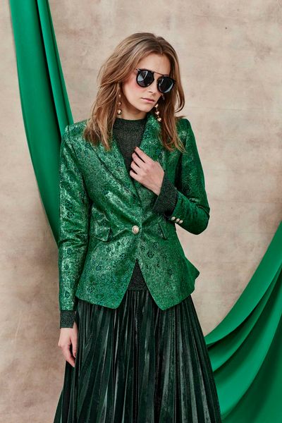 PASS THE BAR SUNGLASSES
								, 			GO GREENER JACKET
								, 			LAVA LUMP TOP
								, 			CRISPY IRRESISTIBLE SKIRT