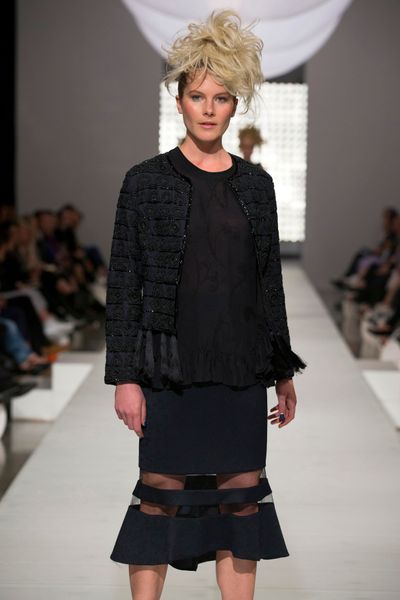 CURTAIN CALL 'THREAD FLINTSTONE' JACKET
								, 			MIDNIGHT HOUR 'HEM IN ROME' TOP
								, 			THREAD COUNT ' SKIRT CHASER' SKIRT