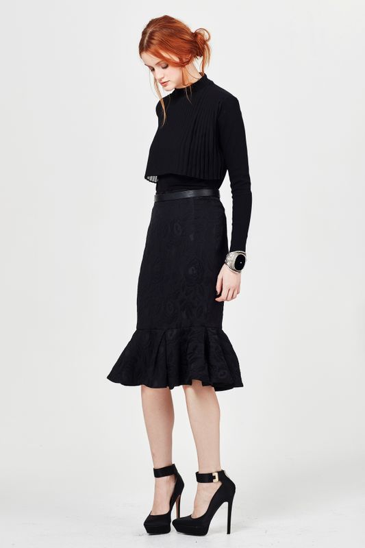 ST VINCENT 'TRICK OR PLEATING' TOP
								, 			BLACK ROSE 'FIXED ASSETS' SKIRT