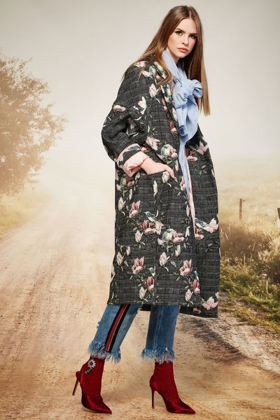 HOT AIR COCOON COAT
								, 			BOW ME AWAY TOP
								, 			SISTER HOOD JEANS