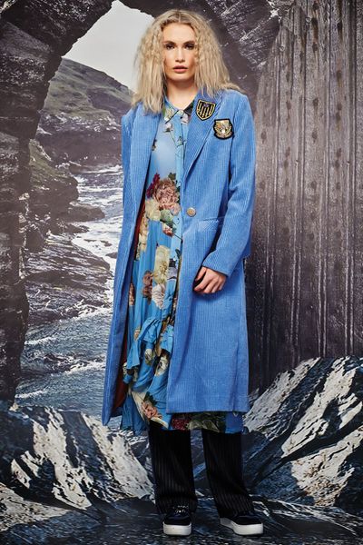 GET RYD-OF-THYM BLUES COAT
								, 			GYPSY ROSE DRESS