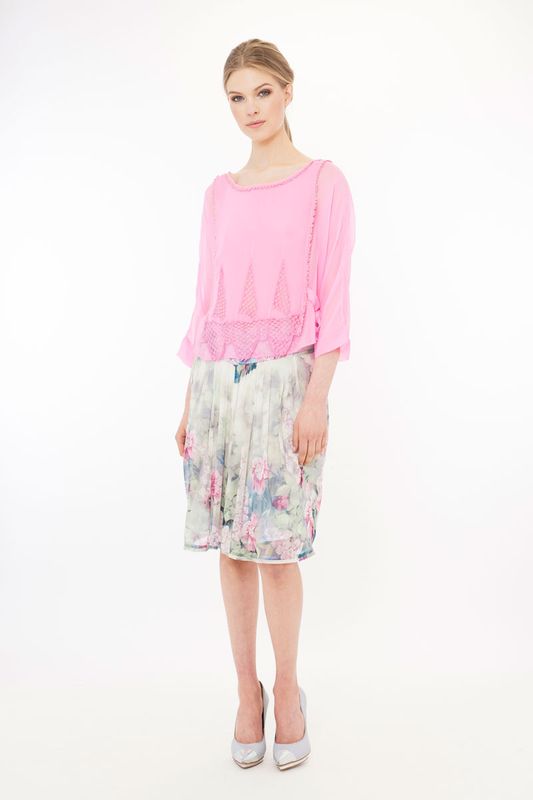 Simplicity 'Simple Minds' top
								, 			Floral Wash 'Swishing Well' skirt