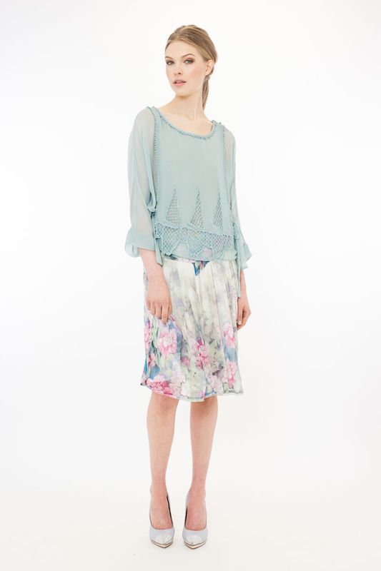 Simplicity 'Simple Minds' top
								, 			Floral Wash 'Swishing Well' skirt