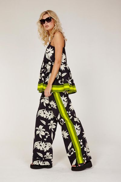 PRINTS CHARMING 'FLOUNCEY CASTLE' TOP
								, 			PRINTS CHARMING 'MUCH ADO ABOUT CUFFING' PANTS
